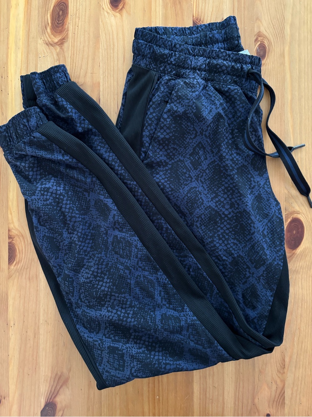 Athleta Brooklyn Jogger Pants Dress Blue Python Colorway Women’s Size 0 EUC